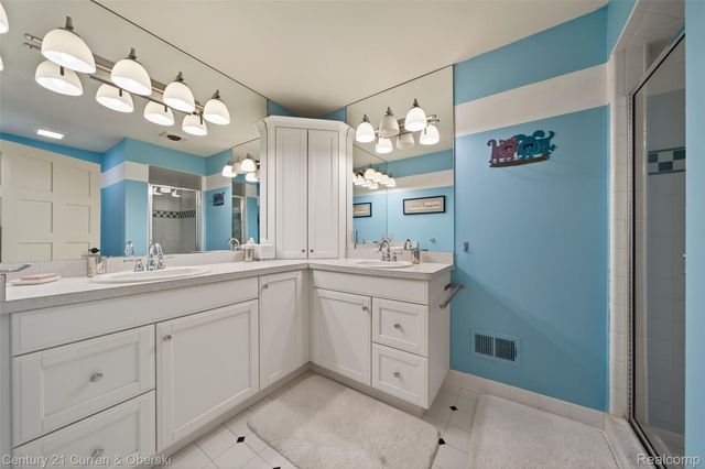 6130 Idlewyle Road, Bloomfield Hills, MI 48301