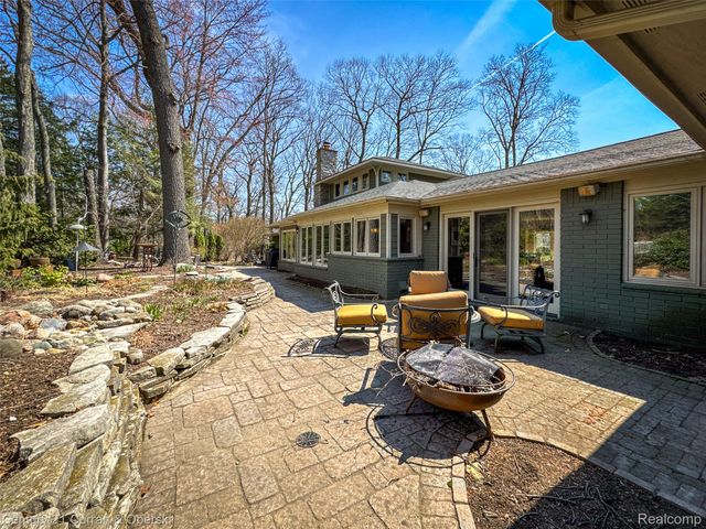 6130 Idlewyle Road, Bloomfield Hills, MI 48301