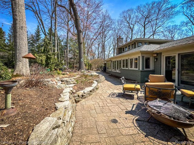 6130 Idlewyle Road, Bloomfield Hills, MI 48301