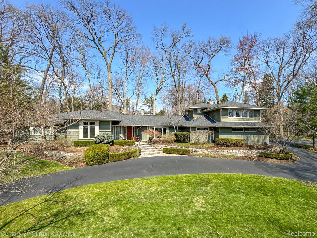 6130 Idlewyle Road, Bloomfield Hills, MI 48301