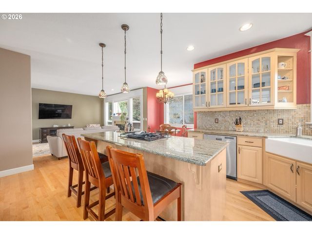 2530 BEACON HILL Dr, West Linn, OR 97068