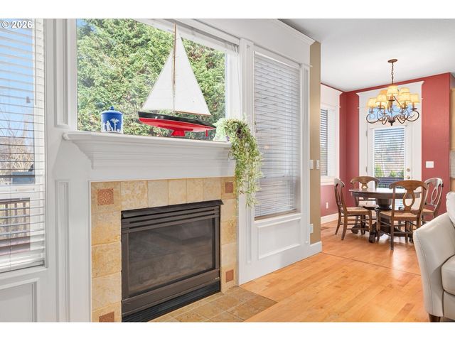 2530 BEACON HILL Dr, West Linn, OR 97068