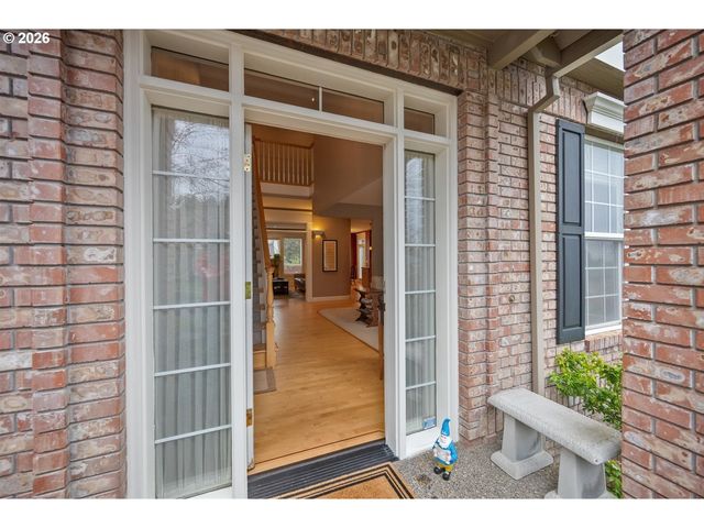 2530 BEACON HILL Dr, West Linn, OR 97068