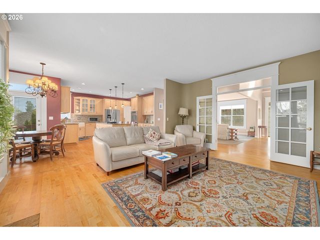 2530 BEACON HILL Dr, West Linn, OR 97068