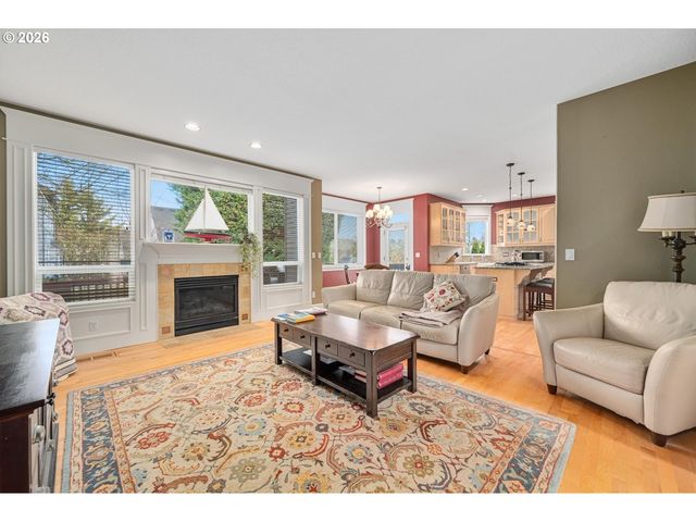 2530 BEACON HILL Dr, West Linn, OR 97068