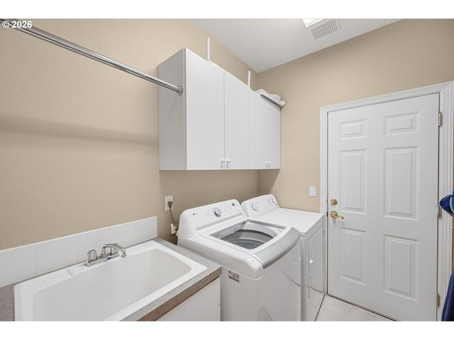 2530 BEACON HILL Dr, West Linn, OR 97068