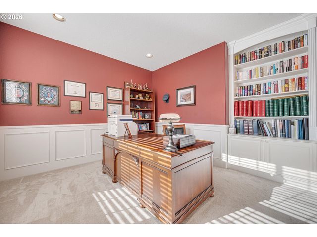 2530 BEACON HILL Dr, West Linn, OR 97068