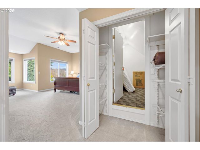 2530 BEACON HILL Dr, West Linn, OR 97068