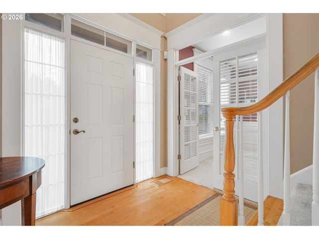2530 BEACON HILL Dr, West Linn, OR 97068