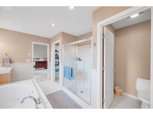 2530 BEACON HILL Dr, West Linn, OR 97068