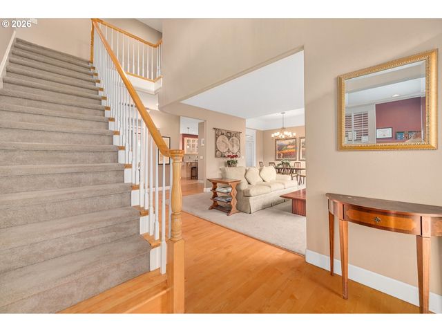 2530 BEACON HILL Dr, West Linn, OR 97068