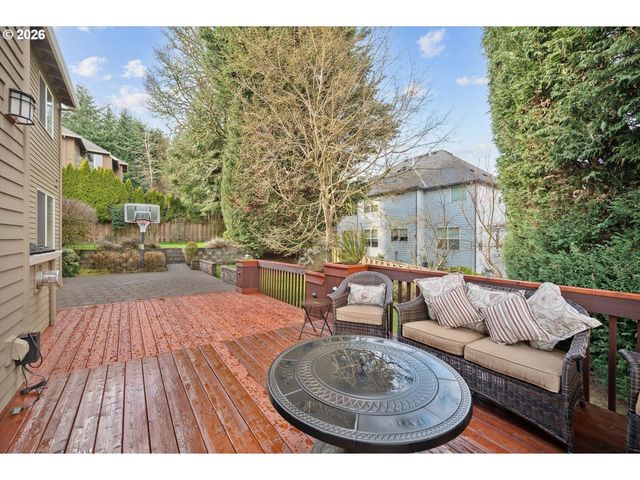 2530 BEACON HILL Dr, West Linn, OR 97068