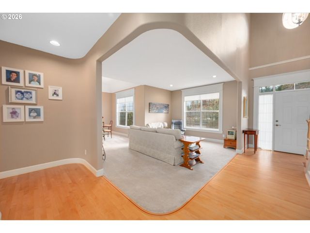 2530 BEACON HILL Dr, West Linn, OR 97068