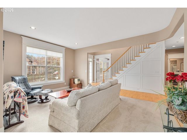 2530 BEACON HILL Dr, West Linn, OR 97068