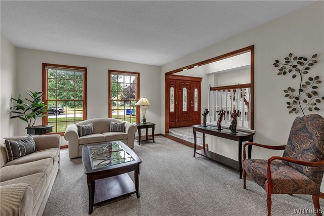 5225 Fox Trace, Clarence, NY 14221