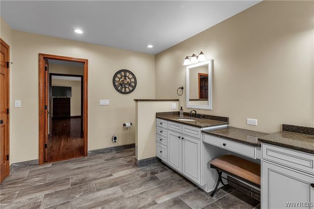 5225 Fox Trace, Clarence, NY 14221
