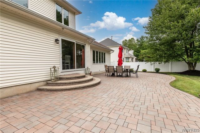 5225 Fox Trace, Clarence, NY 14221