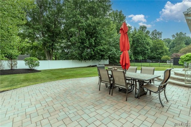 5225 Fox Trace, Clarence, NY 14221