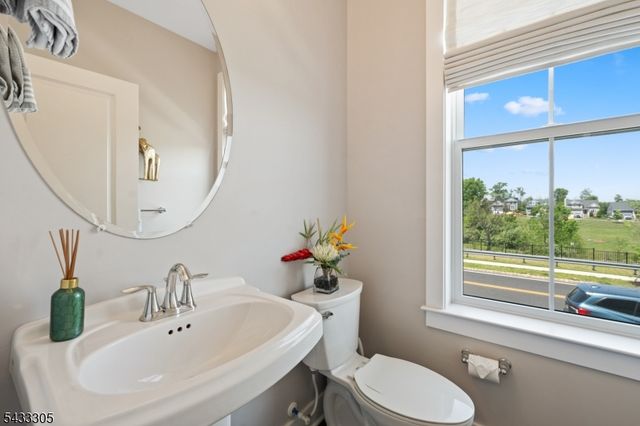 71 Village Dr, Montgomery Twp., NJ 08558