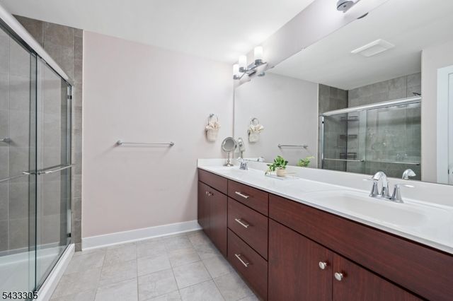 71 Village Dr, Montgomery Twp., NJ 08558