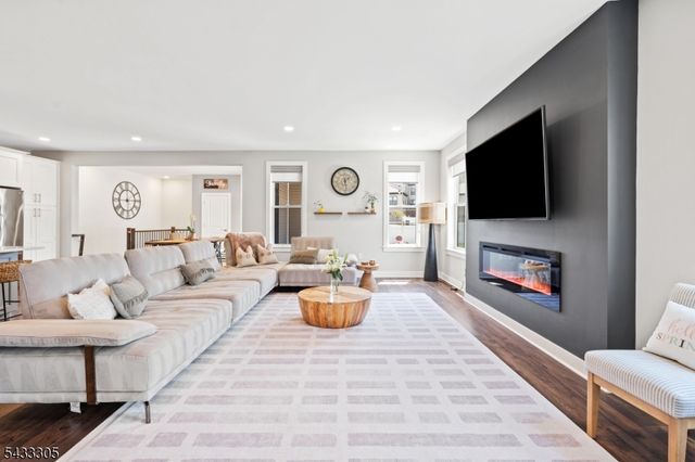 71 Village Dr, Montgomery Twp., NJ 08558