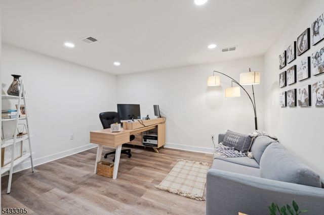 71 Village Dr, Montgomery Twp., NJ 08558