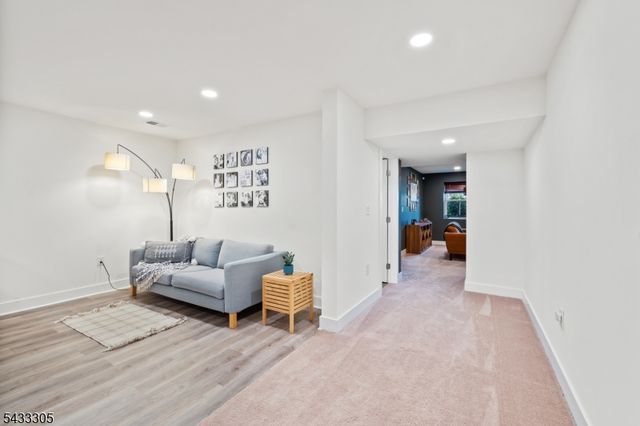 71 Village Dr, Montgomery Twp., NJ 08558
