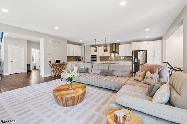 71 Village Dr, Montgomery Twp., NJ 08558