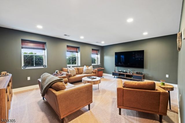 71 Village Dr, Montgomery Twp., NJ 08558