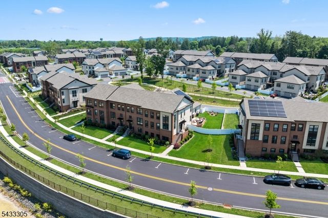 71 Village Dr, Montgomery Twp., NJ 08558