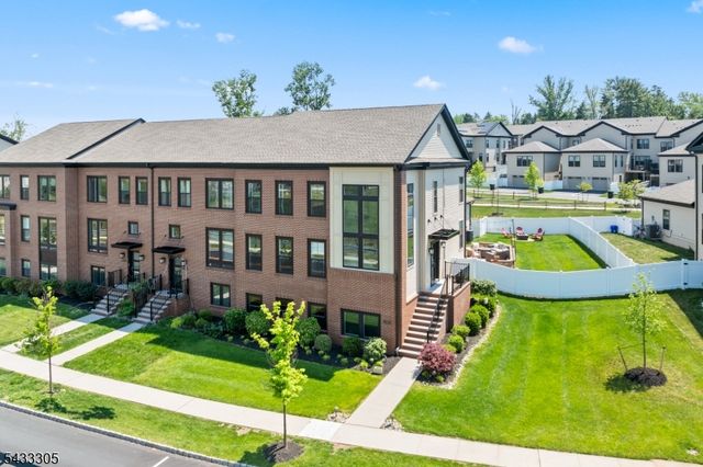71 Village Dr, Montgomery Twp., NJ 08558