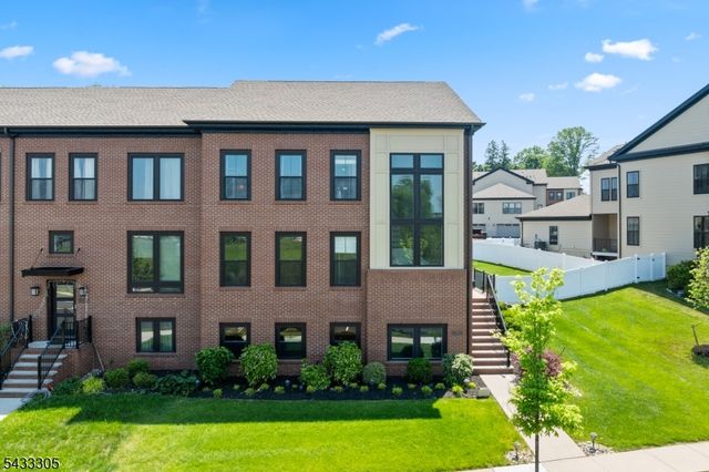 71 Village Dr, Montgomery Twp., NJ 08558