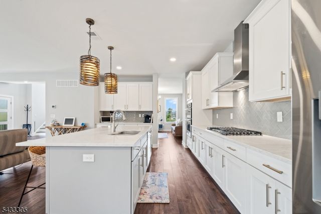 71 Village Dr, Montgomery Twp., NJ 08558