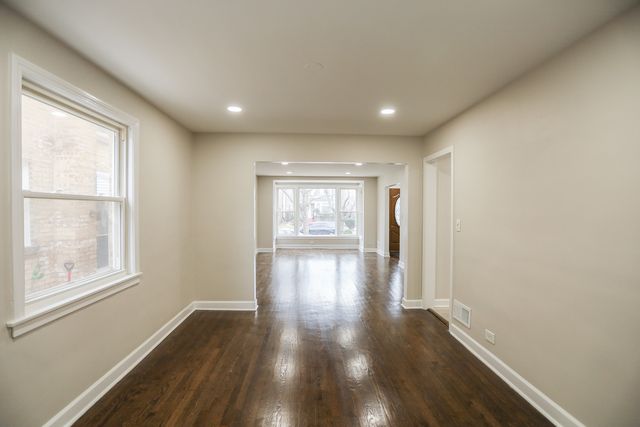 3126 W Chase Avenue, Chicago, IL 60645