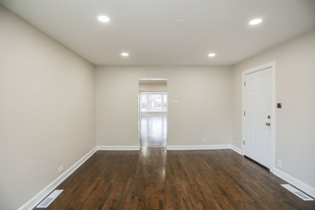 3126 W Chase Avenue, Chicago, IL 60645