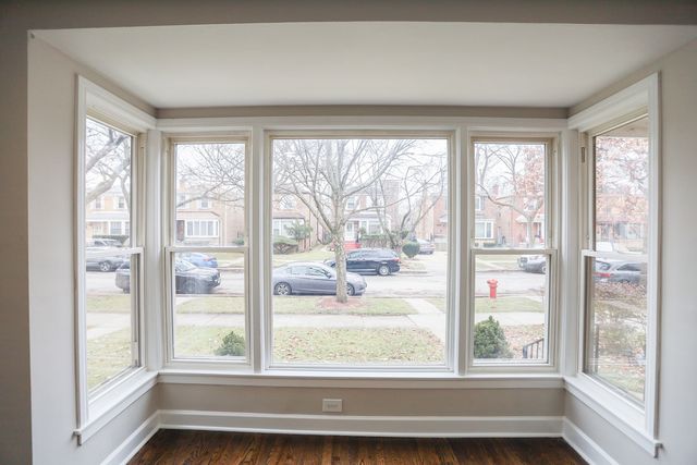 3126 W Chase Avenue, Chicago, IL 60645