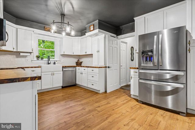 8021 WHITTING DR, Manassas, VA 20112