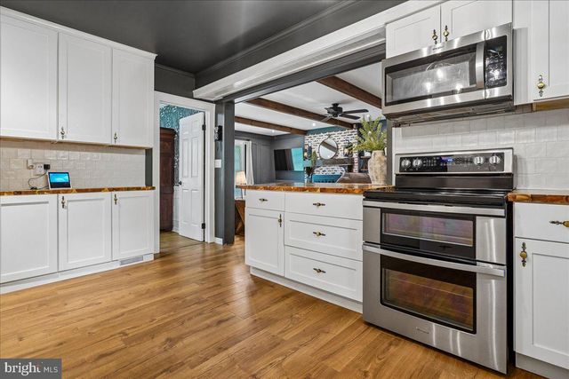 8021 WHITTING DR, Manassas, VA 20112
