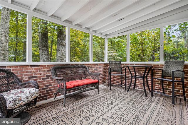 8021 WHITTING DR, Manassas, VA 20112