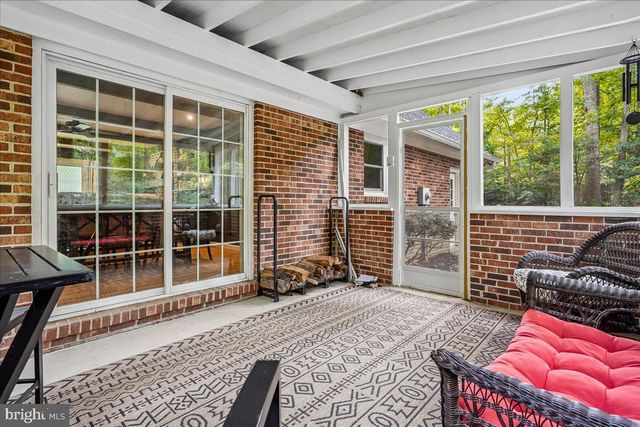 8021 WHITTING DR, Manassas, VA 20112