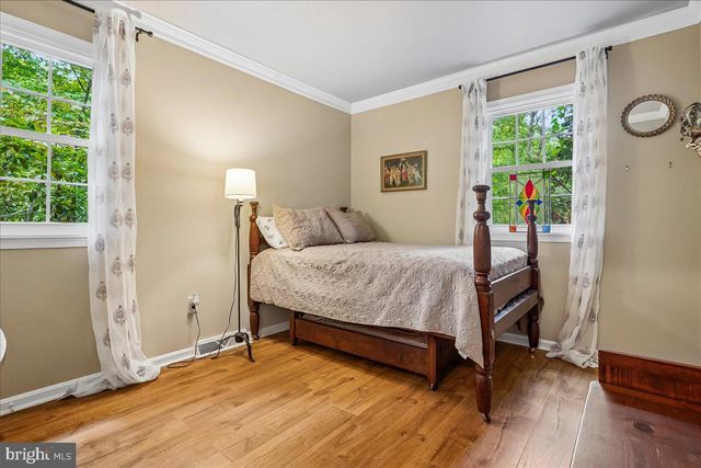 8021 WHITTING DR, Manassas, VA 20112