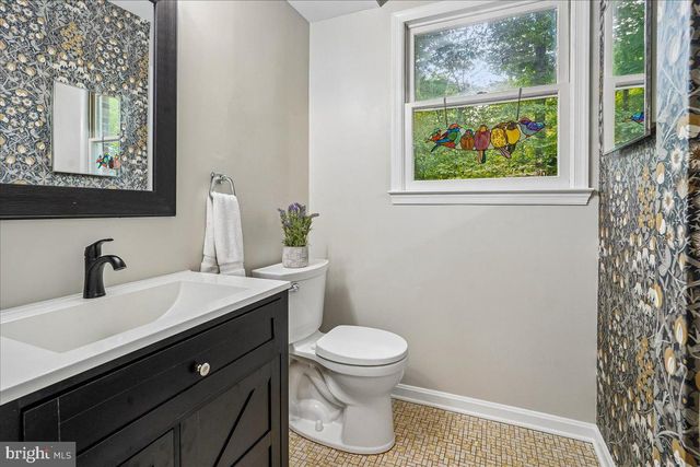8021 WHITTING DR, Manassas, VA 20112