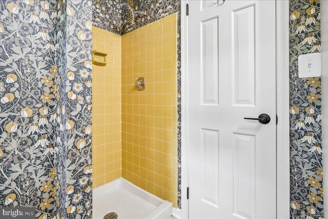 8021 WHITTING DR, Manassas, VA 20112