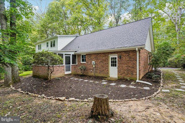 8021 WHITTING DR, Manassas, VA 20112
