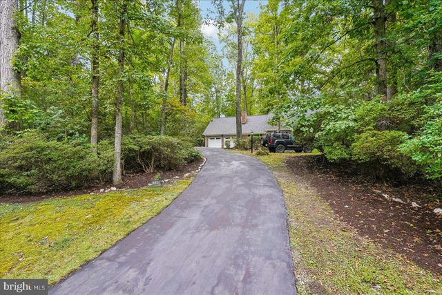 8021 WHITTING DR, Manassas, VA 20112