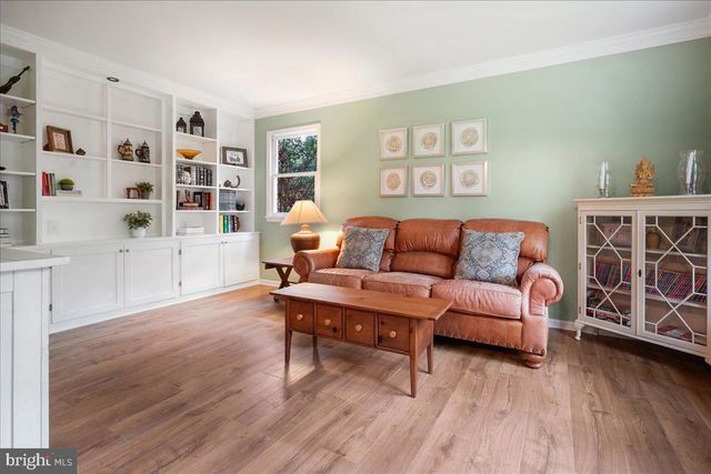 8021 WHITTING DR, Manassas, VA 20112