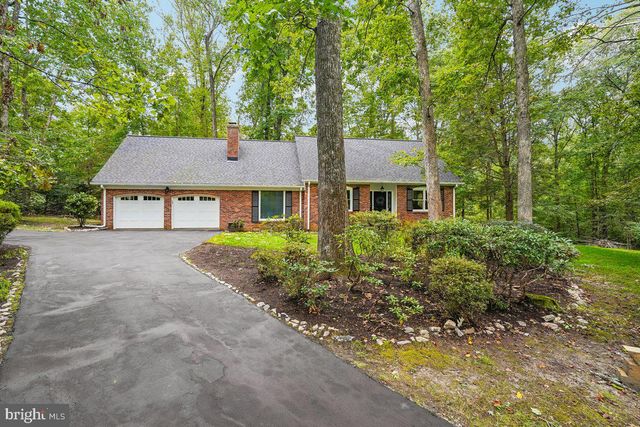 8021 WHITTING DR, Manassas, VA 20112