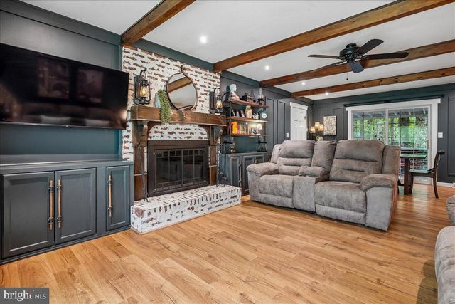 8021 WHITTING DR, Manassas, VA 20112