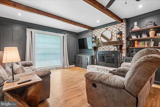 8021 WHITTING DR, Manassas, VA 20112