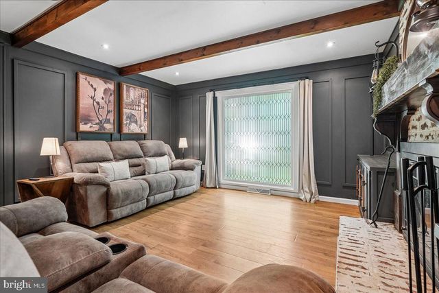 8021 WHITTING DR, Manassas, VA 20112